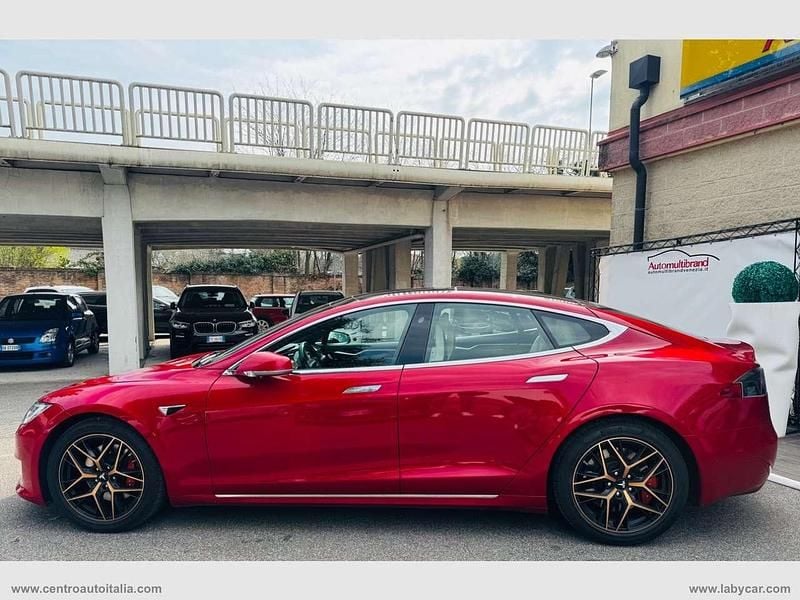 Usata Tesla Model S 158 kW (215 CV) 2018 Rosso Utilitaria