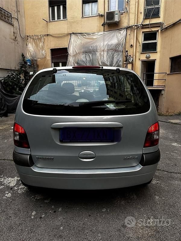 Usata Renault Scénic 105 CV (77 kW) 2002 Grigio Monovolume