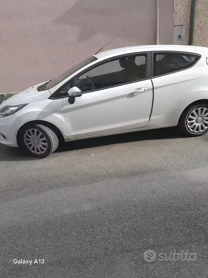 Usata Ford Fiesta 68 CV (50 kW) 2010 Bianco Utilitaria