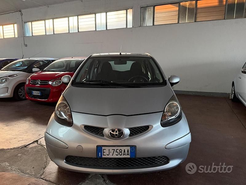 Usata Toyota Aygo 68 CV (50 kW) 2011 Grigio Utilitaria
