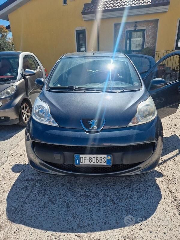 Usata Peugeot 107 68 CV (50 kW) 2006 Grigio Utilitaria