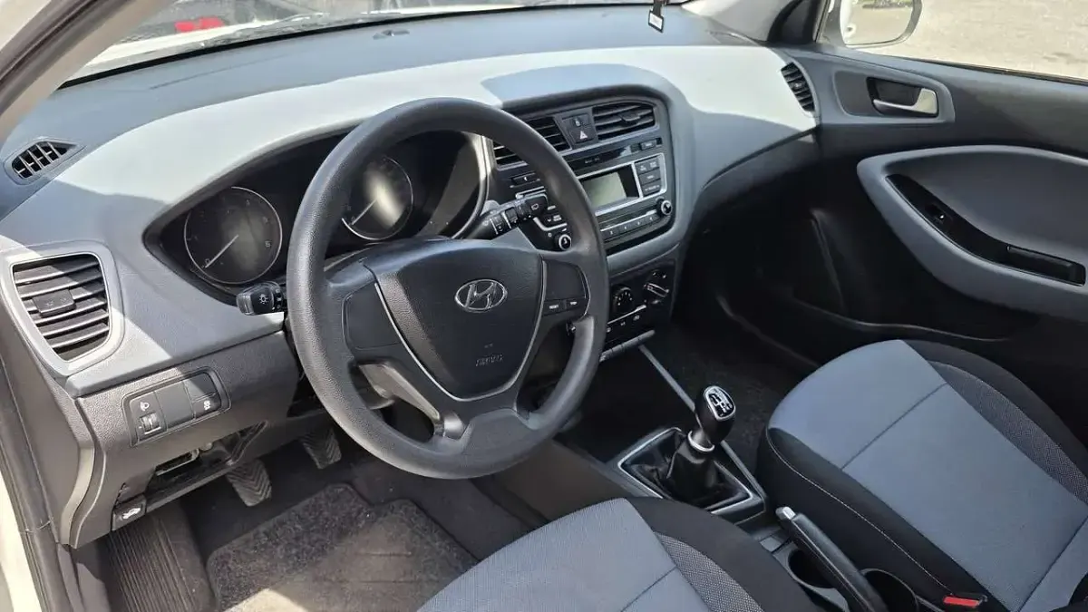 Usata Hyundai i20 Blackline 75 CV (55 kW) 2018 Bianco Utilitaria