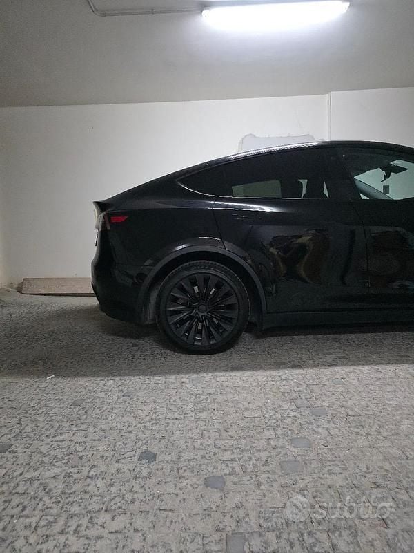 Usata Tesla Model Y Standard Range 250 kW (340 CV) 2023 Nero SUV