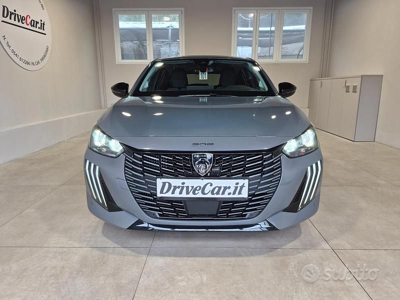 Usata Peugeot 208 Allure 101 CV (74 kW) 2024 Grigio Utilitaria
