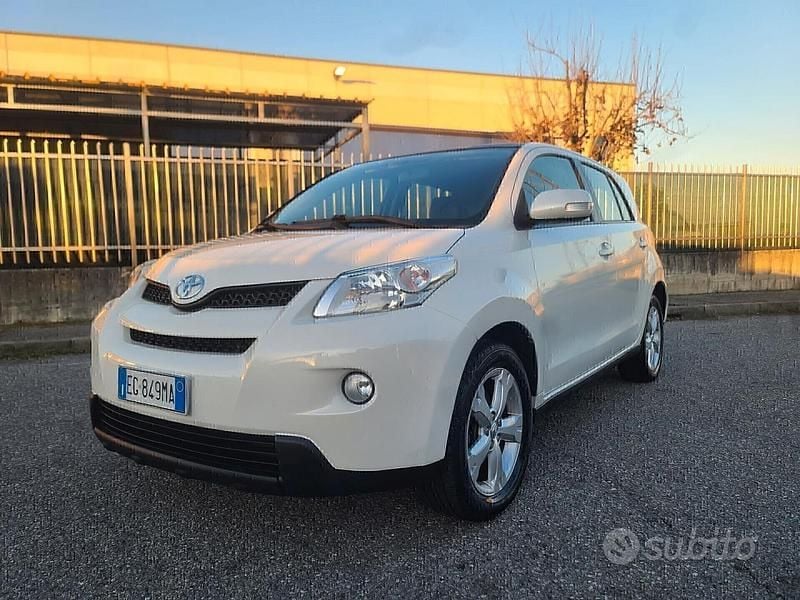 Usata Toyota Urban Cruiser Active 90 CV (66 kW) 2011 Bianco Station wagon