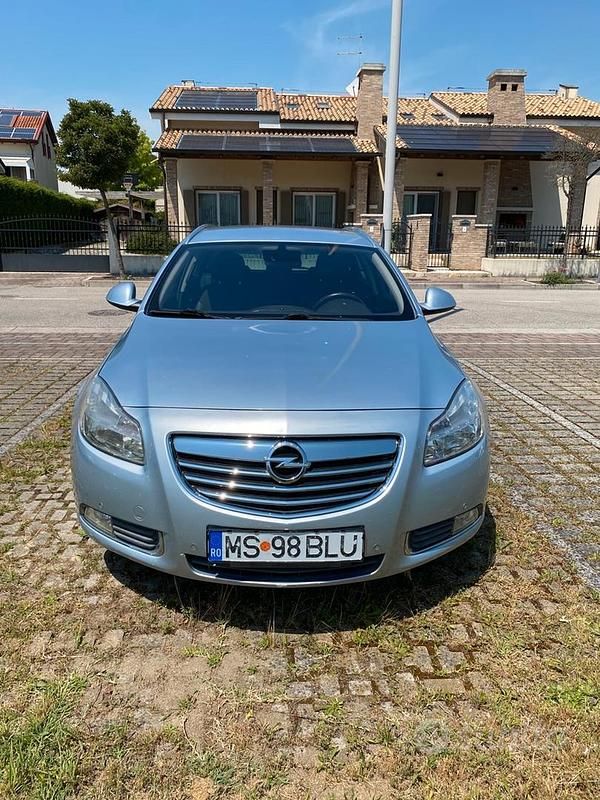 Grigio Usata 2016 Opel Insignia Station wagon | 8000 € (Cara) - Immagine 1/4
