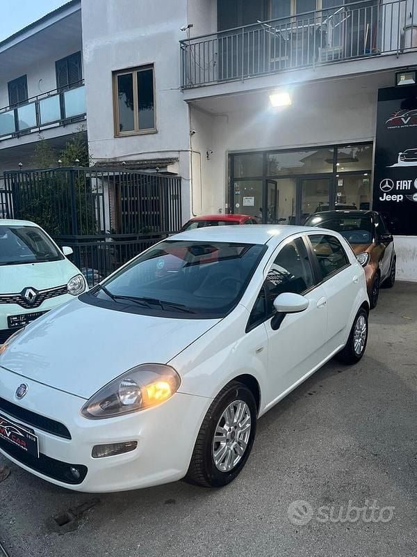Usata Fiat Punto Lounge 75 CV (55 kW) 2012 Bianco Utilitaria