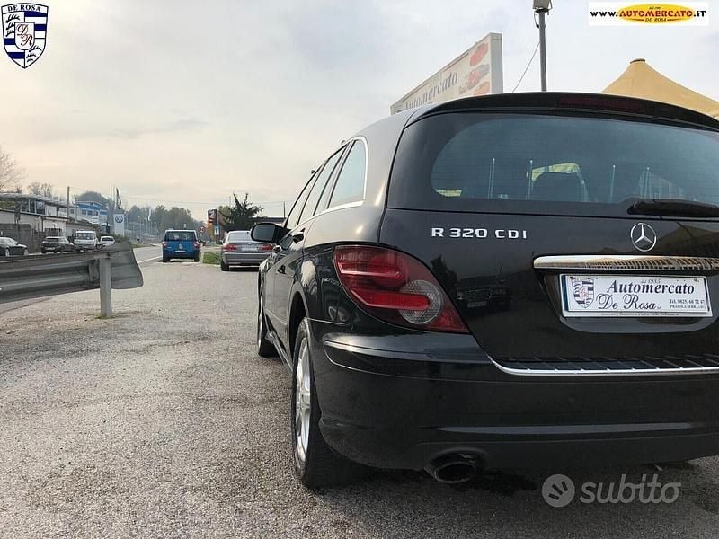 Usata Mercedes R320 Premium 224 CV (164 kW) 2008 Nero Monovolume