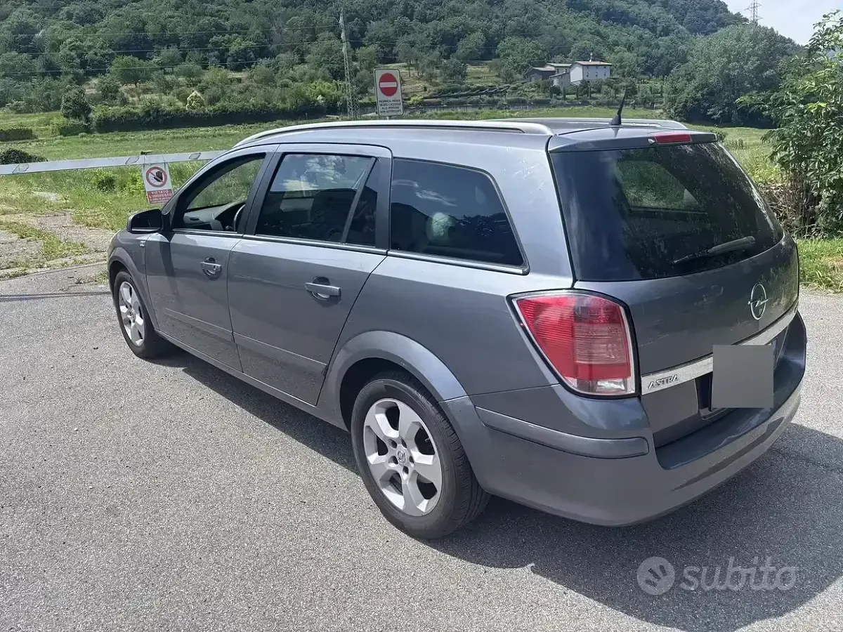 Usata Opel Astra 120 CV (88 kW) 2006 Grigio Station wagon