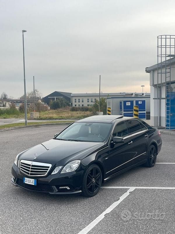 Nero Usata 2011 Mercedes E350 Avantgarde Tre volumi | 14.000 € (Cara) - Immagine 1/4