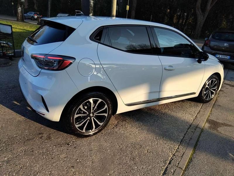 Usata Renault Clio V Techno 91 CV (66 kW) 2024 Bianco Berlina