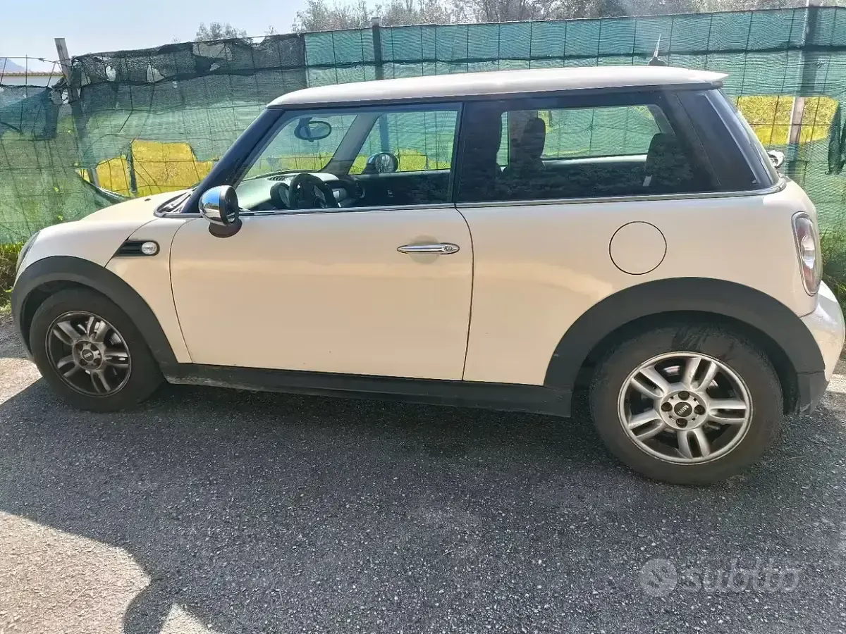 Usata Mini ONE 75 CV (55 kW) 2011 Utilitaria
