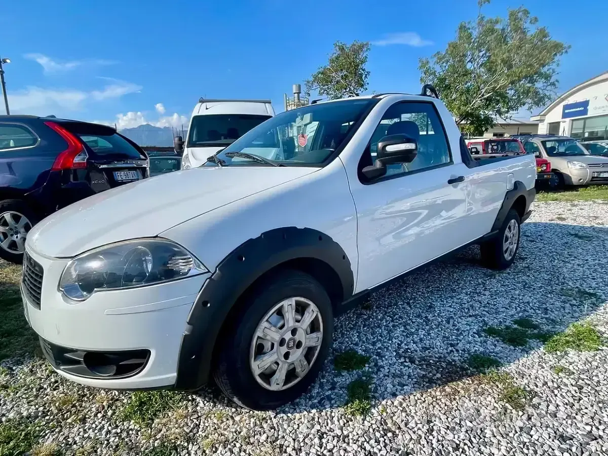 Usata Fiat Strada Trekking 95 CV (69 kW) 2012 Pick-up