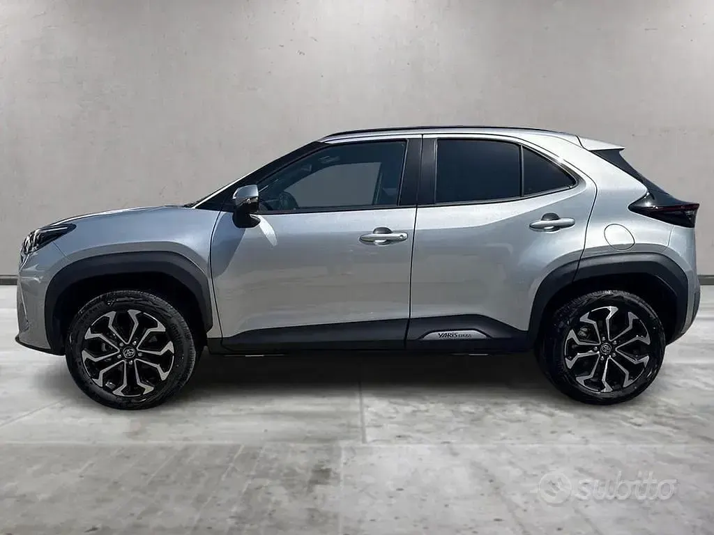 Nuova Toyota Yaris Cross Trend 130 CV (95 kW) 2026 Grigio SUV