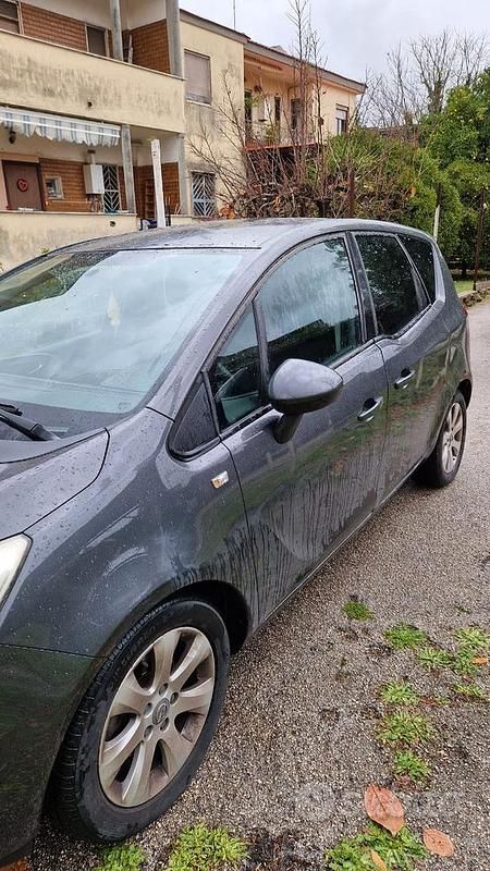 Usata Opel Meriva 95 CV (69 kW) 2011 Grigio Monovolume