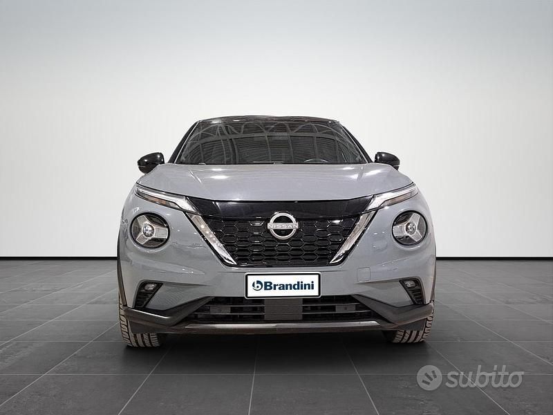 Usata Nissan Juke Tekna 143 CV (105 kW) 2023 Grigio medio met. / tetto nero SUV
