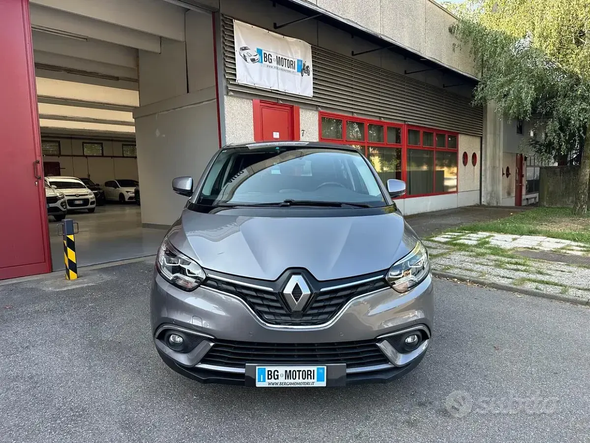 Usata Renault Scénic Zen 110 CV (80 kW) 2017 Grigio Monovolume