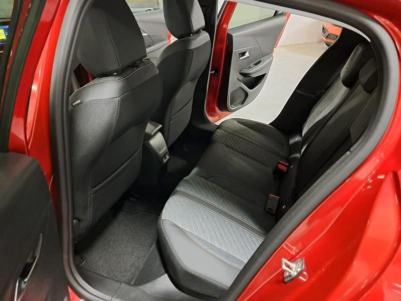 Nuova Peugeot 208 Allure 101 CV (74 kW) 2025 Rosso elixir Utilitaria