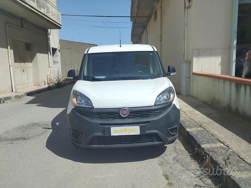 Usata Fiat Doblò 105 CV (77 kW) 2019 Bianco Monovolume