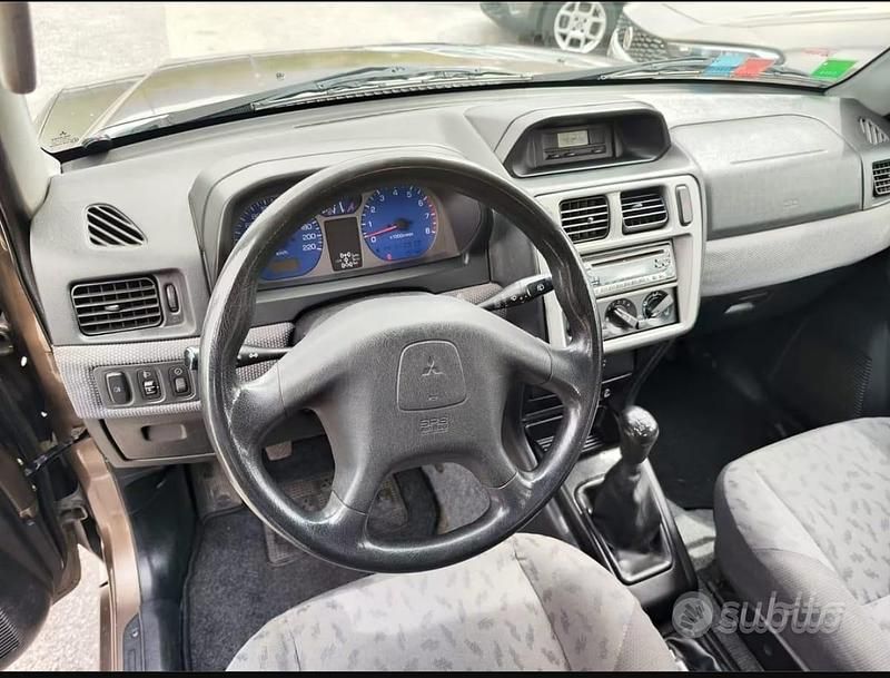 Usata Mitsubishi Pajero 129 CV (94 kW) 2002 Marrone SUV