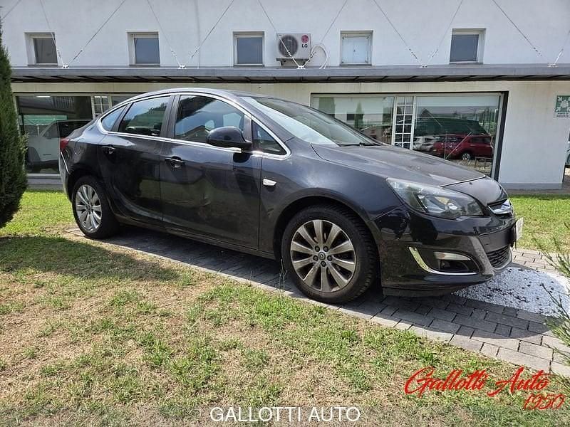 Usata Opel Astra 140 CV (102 kW) 2015 Nero Berlina