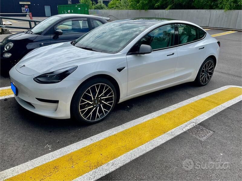Usata Tesla Model 3 RWD 258 kW (351 CV) 2023 Bianco Berlina