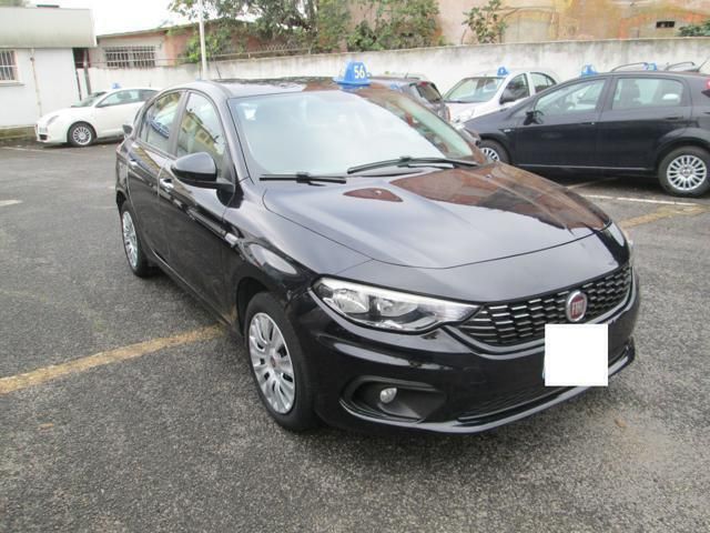 Usata Fiat Tipo Easy 120 CV (88 kW) 2017 Nero metallizzato Berlina