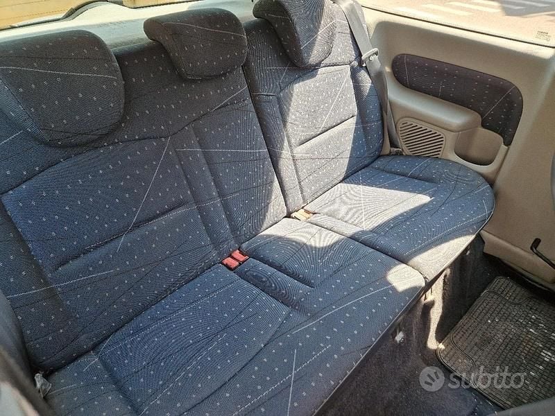 Usata Renault Clio II Authentique 65 CV (47 kW) 2001 Blu Utilitaria