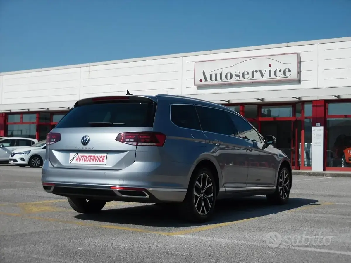 Usata VW Passat Executive 150 CV (110 kW) 2021 Grigio Station wagon