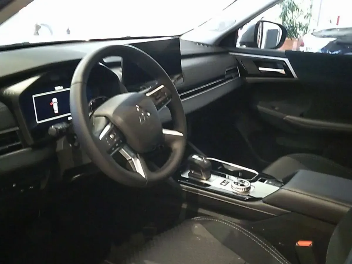 Nuova Mitsubishi Outlander Inform 91 CV (66 kW) 2026 Grigio SUV