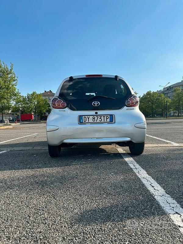 Usata Toyota Aygo 68 CV (50 kW) 2009 Grigio Utilitaria