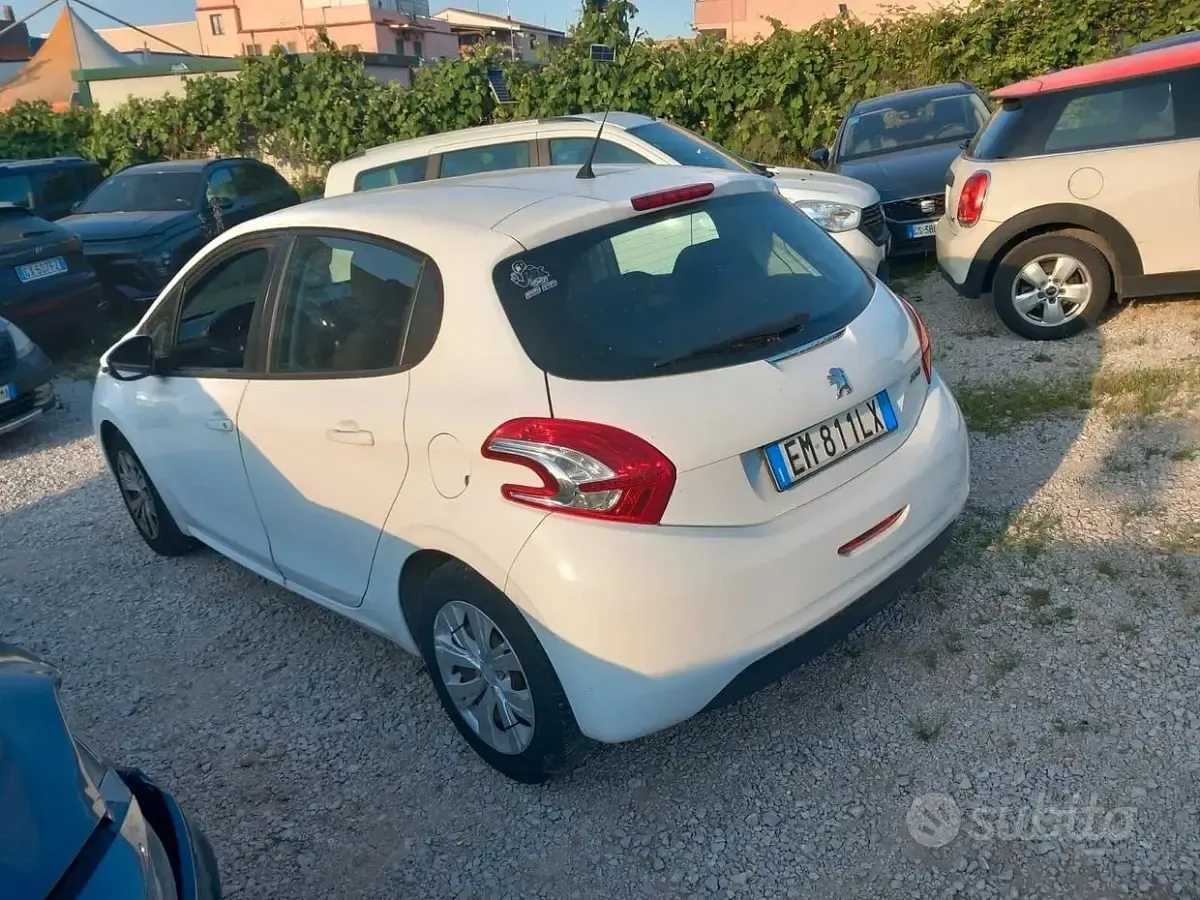 Usata Peugeot 208 Active 82 CV (60 kW) 2012 Bianco Utilitaria