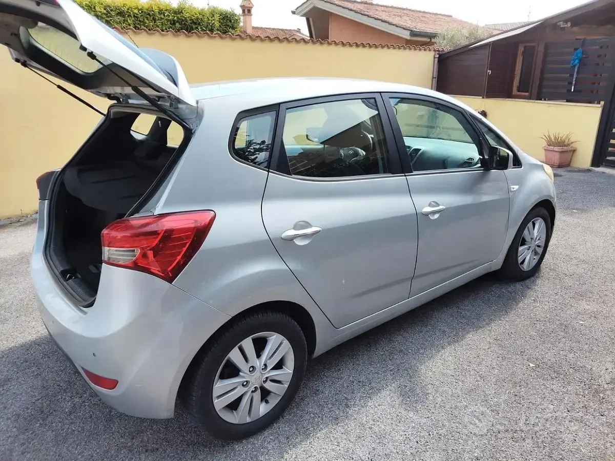 Usata Hyundai ix20 90 CV (66 kW) 2011 Grigio Utilitaria