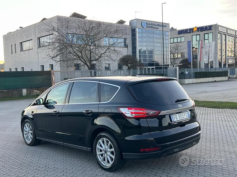 Usata Ford S-MAX Vignale 150 CV (110 kW) 2016 Nero Monovolume