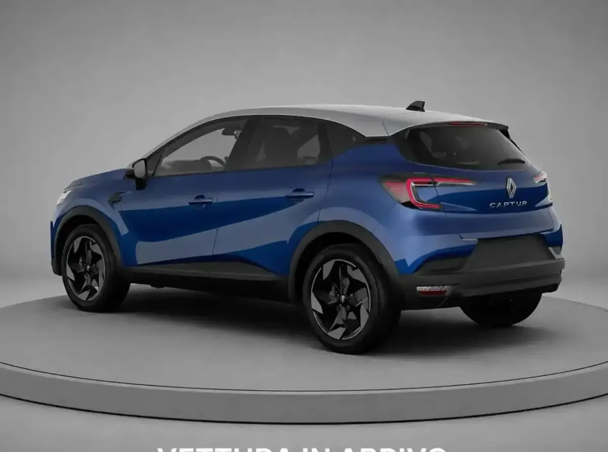 Usata Renault Captur Techno 101 CV (74 kW) 2025 Blu tetto nero SUV