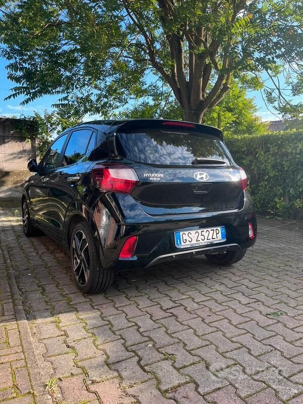 Usata 2024 Hyundai i10 Utilitaria | 15.300 € (Buon prezzo) - Immagine 1/4