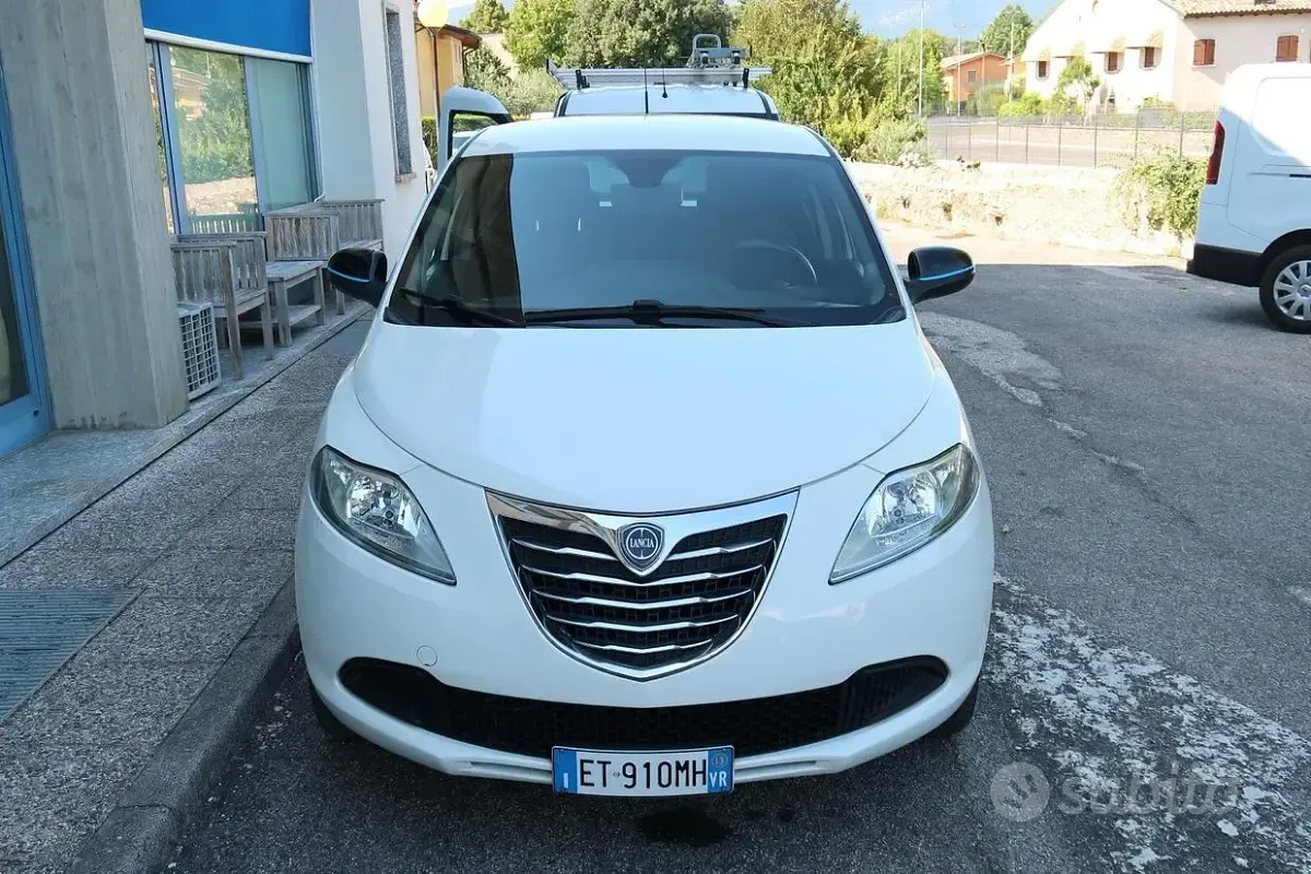 Usata Lancia Ypsilon 80 CV (58 kW) 2013 Bianco Utilitaria