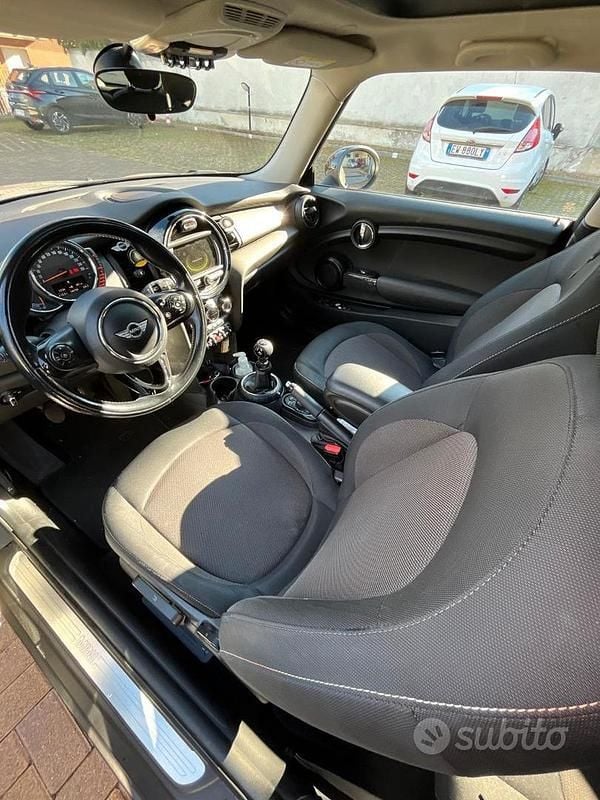 Usata Mini Cooper D Business 116 CV (85 kW) 2016 Grigio Utilitaria