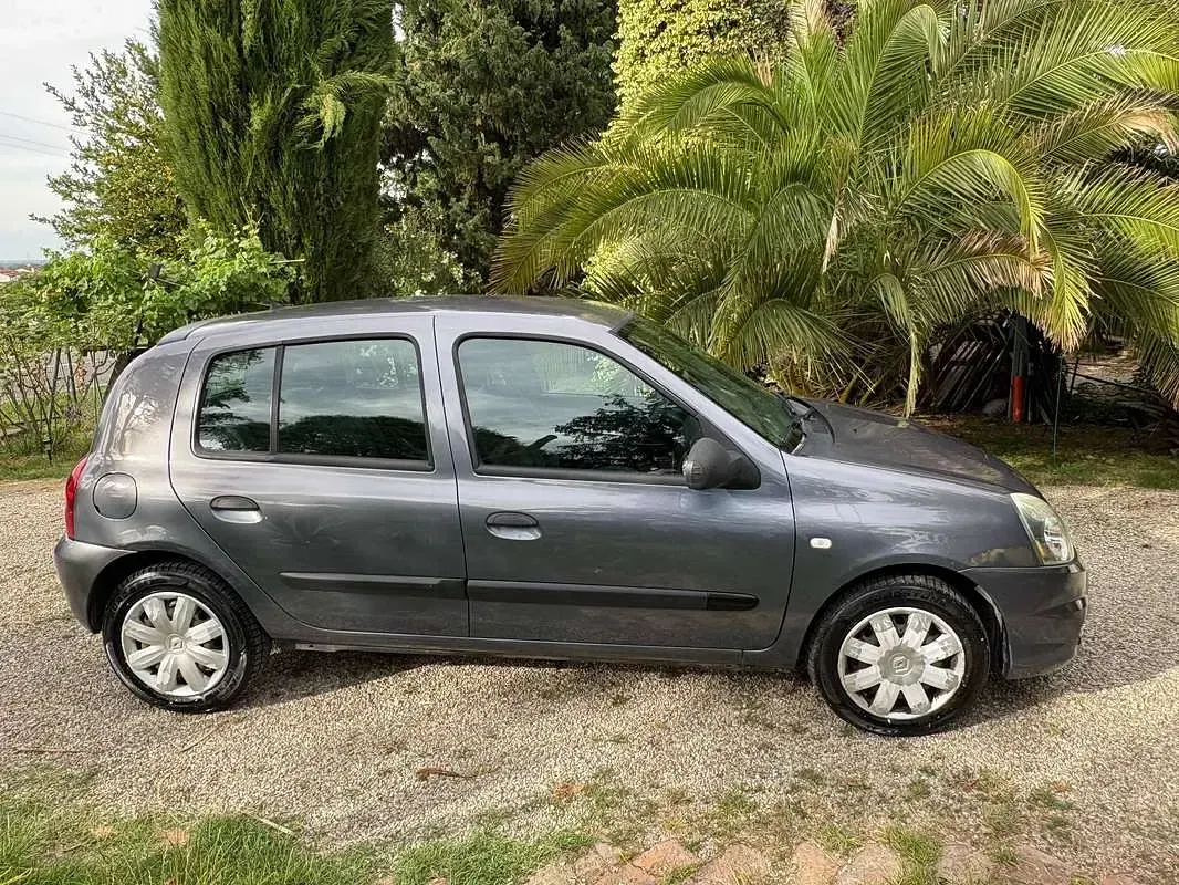 Usata Renault Clio II 58 CV (42 kW) 2009 Blu/azzurro Berlina