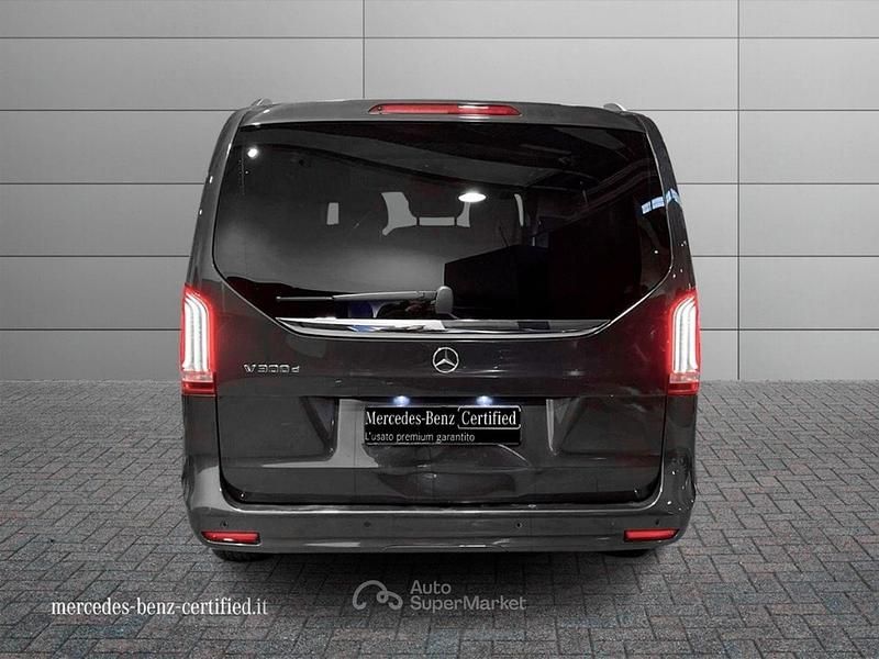 Usata Mercedes V300 239 CV (175 kW) 2022 Nero metallizzato Monovolume