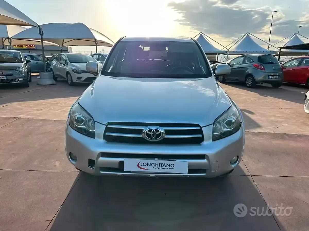 Usata Toyota RAV4 Luxury 177 CV (130 kW) 2008 Grigio SUV