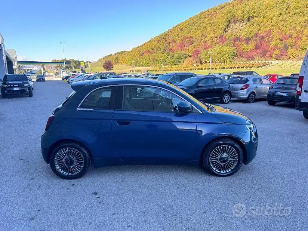 Używany Fiat 500e Opening Edition 42 kW (58 KM) 2020 Niebieski Sedan/Limuzyna