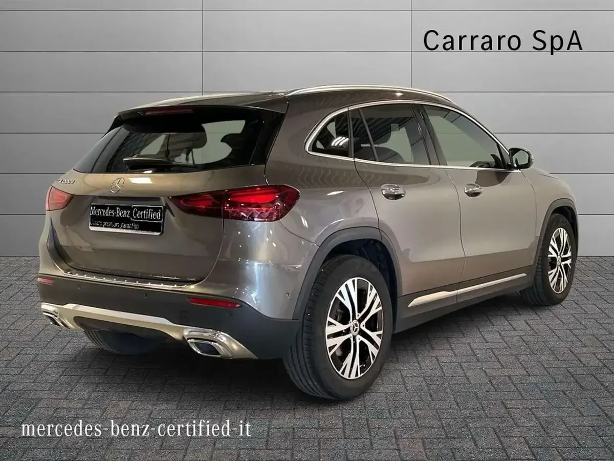 Usata Mercedes GLA200 Advanced Plus 150 CV (110 kW) 2023 Grigio montagna SUV