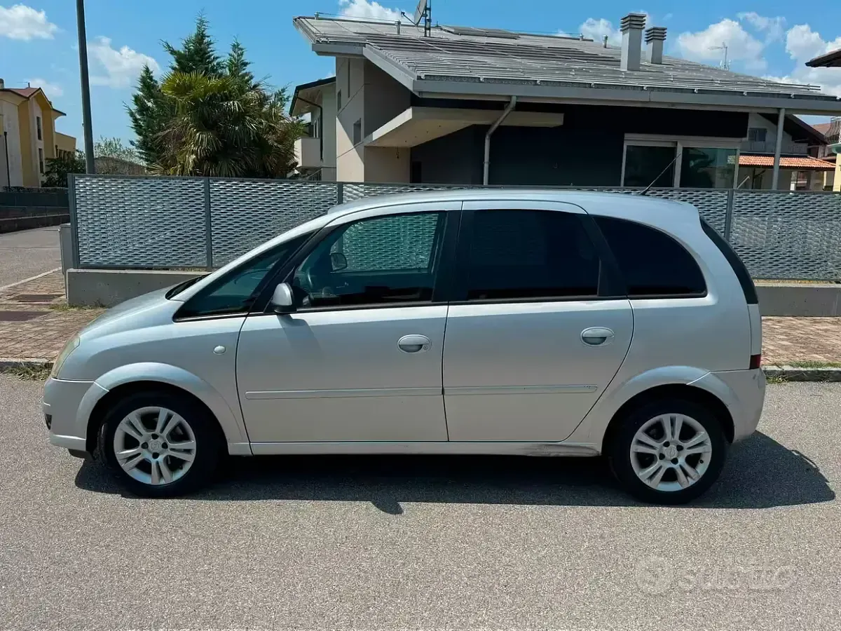 Usata Opel Meriva 90 CV (66 kW) 2006 Grigio Monovolume