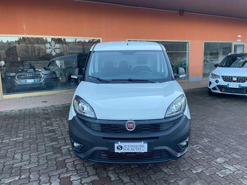 Usata Fiat Doblò Lounge 105 CV (77 kW) 2021 Bianco Monovolume