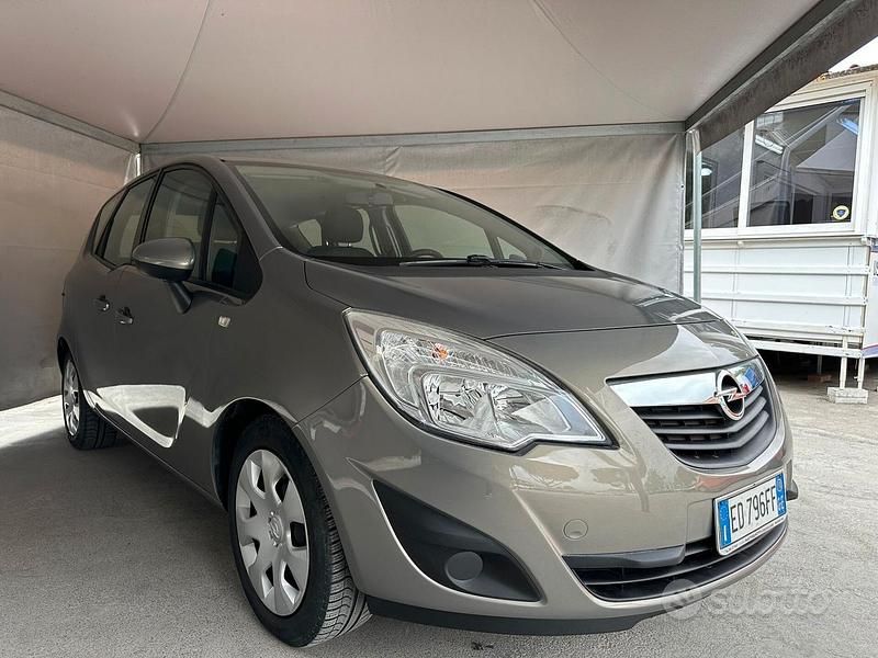 Usata Opel Meriva Cosmo 100 CV (73 kW) 2010 Grigio Monovolume