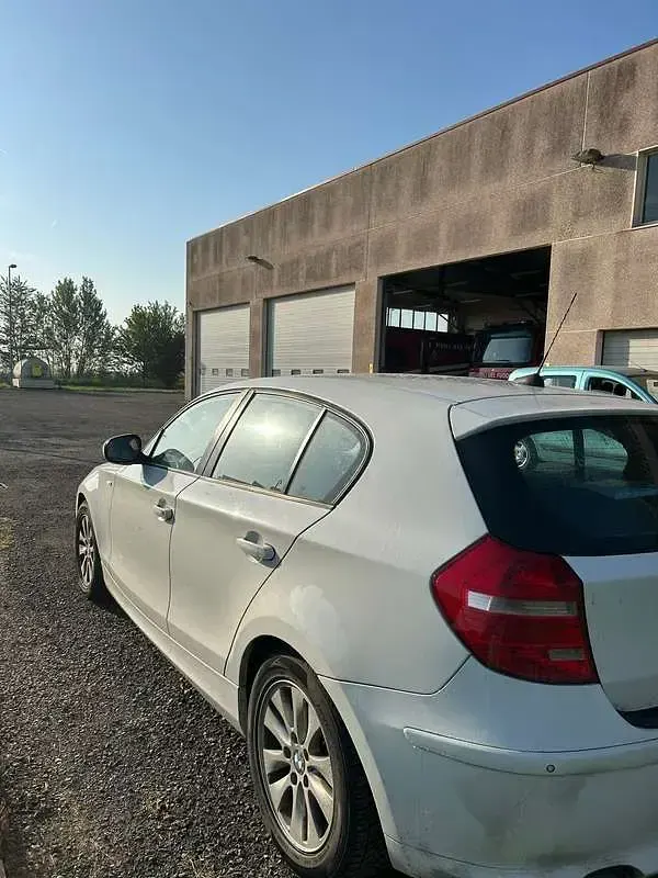 Usata BMW 116 116 CV (85 kW) 2010 Bianco Utilitaria