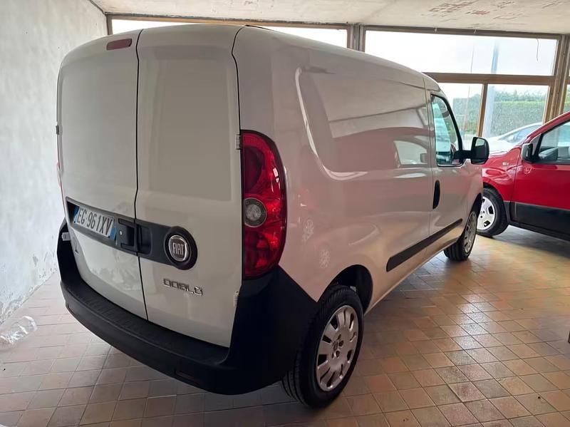 Usata Fiat Doblò 95 CV (69 kW) 2011 Bianco Monovolume