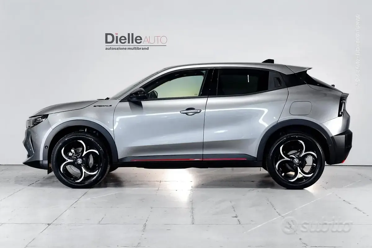 Usata Alfa Romeo Junior Edizione Speciale 145 CV (106 kW) 2025 Grigio arese metallizzato SUV