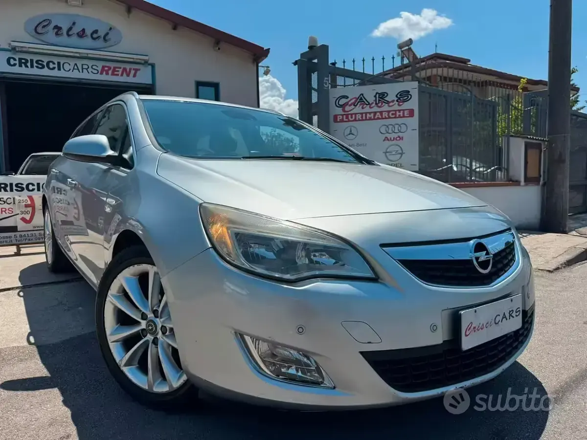 Usata Opel Astra Cosmo 125 CV (91 kW) 2012 Grigio Station wagon